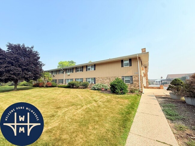 Building Photo - 5700 W Wahner Ave