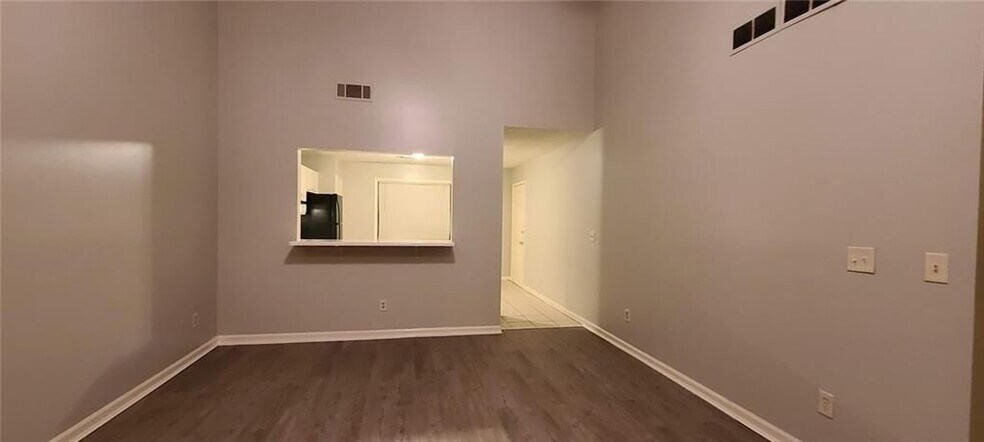 Building Photo - 966 Amberly Dr