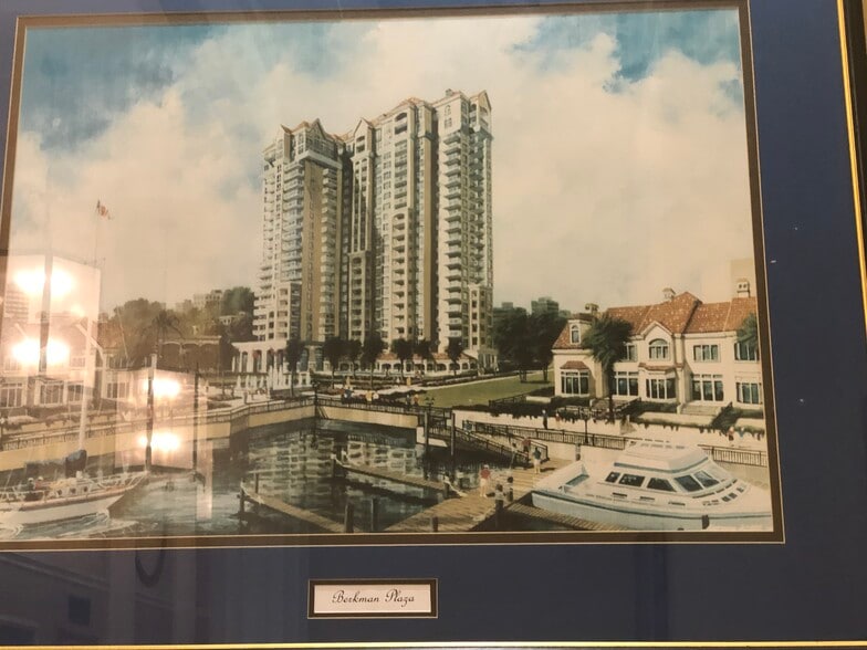 Building Photo - 400 E Bay St