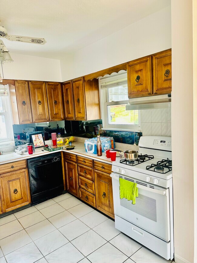 Building Photo - 3337 W 26th St