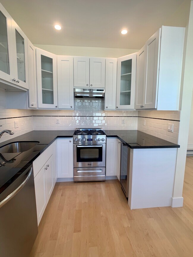 Building Photo - 1175 Francisco St