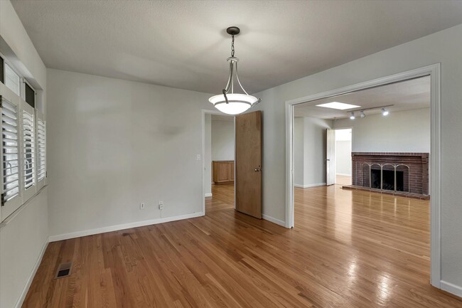 Building Photo - Tons of Space l Great Schools l Prime Sili...