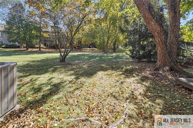 Building Photo - 10 Brookline Ct