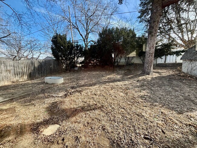 Building Photo - 847 S 60th St