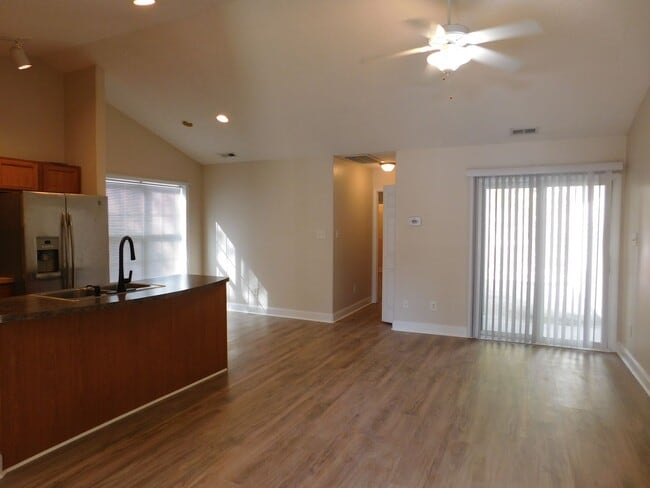 Building Photo - 221 Churchill Court - located in the Townes at Flamingo Oaks