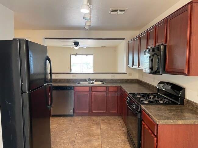Building Photo - Beautiful Modern New 3Bdm 2Ba Home, Easy A...