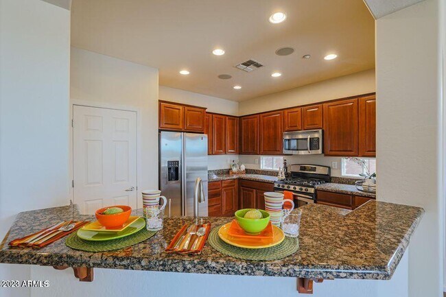 Building Photo - 41520 N River Bend Ct