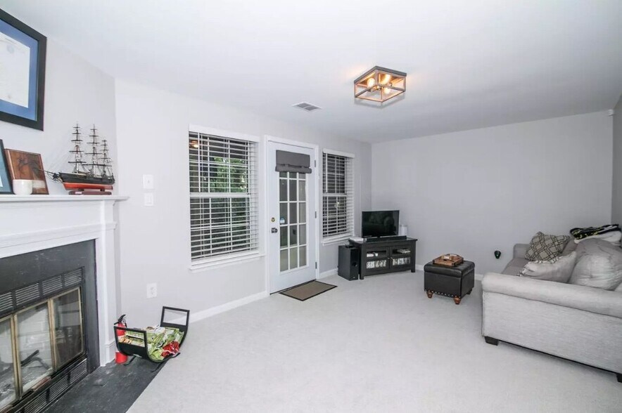Building Photo - 15798 Widewater Dr