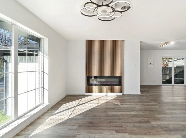 Building Photo - 3423 W Clarendon Dr