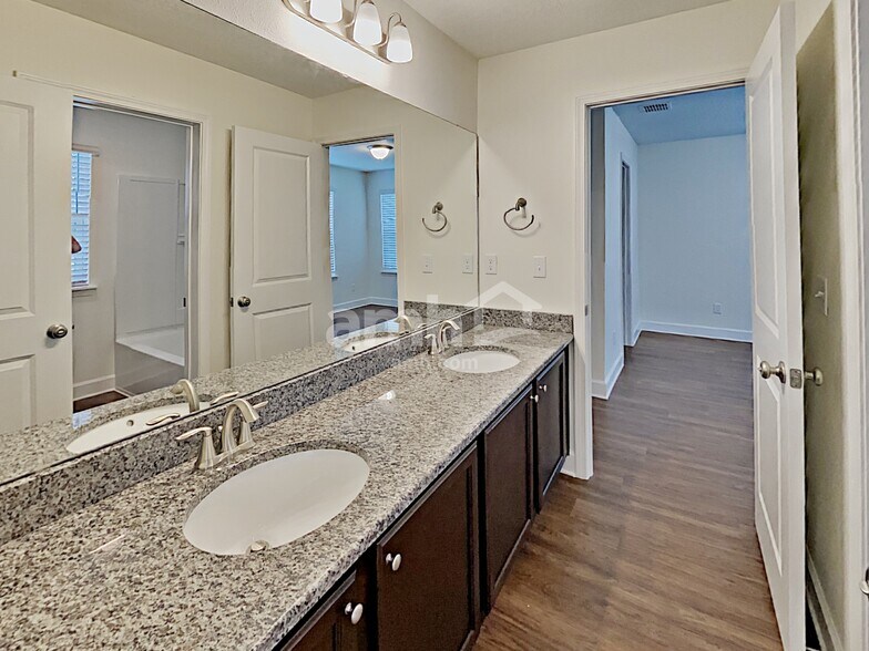 Building Photo - 1889 Silver Point