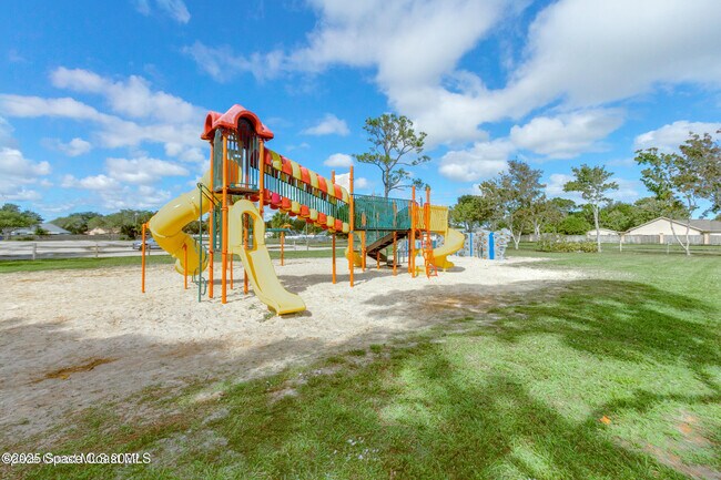 Building Photo - 3463 Mazur Dr