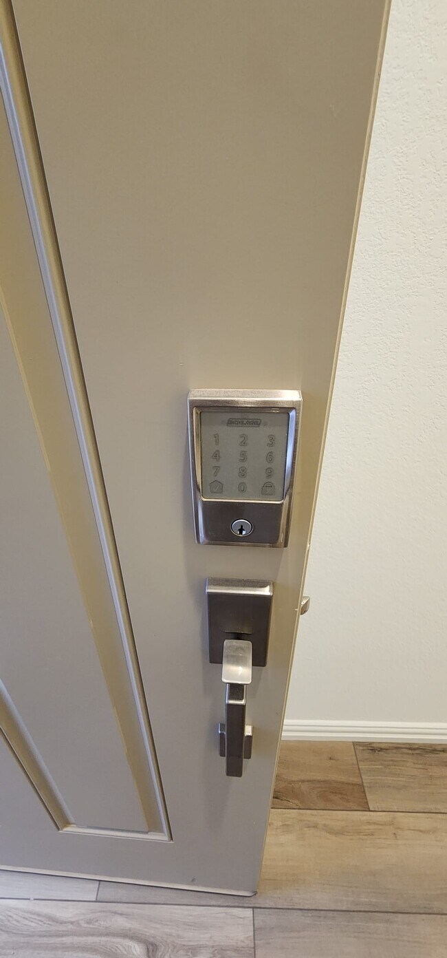 Building Photo - 10029 Little Tree Ln