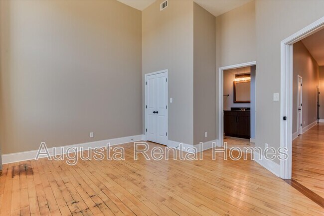 Building Photo - 936 Broad St