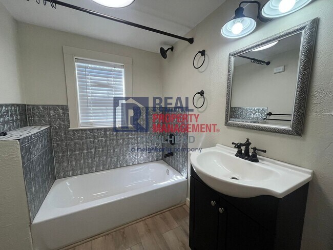 Building Photo - Charming 2-Bedroom Home for Rent in Tolar, TX!