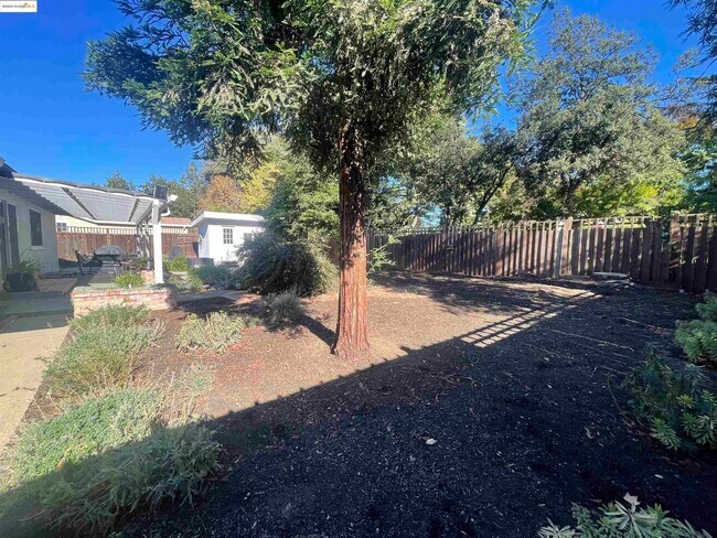 Building Photo - 1248 Hale Dr