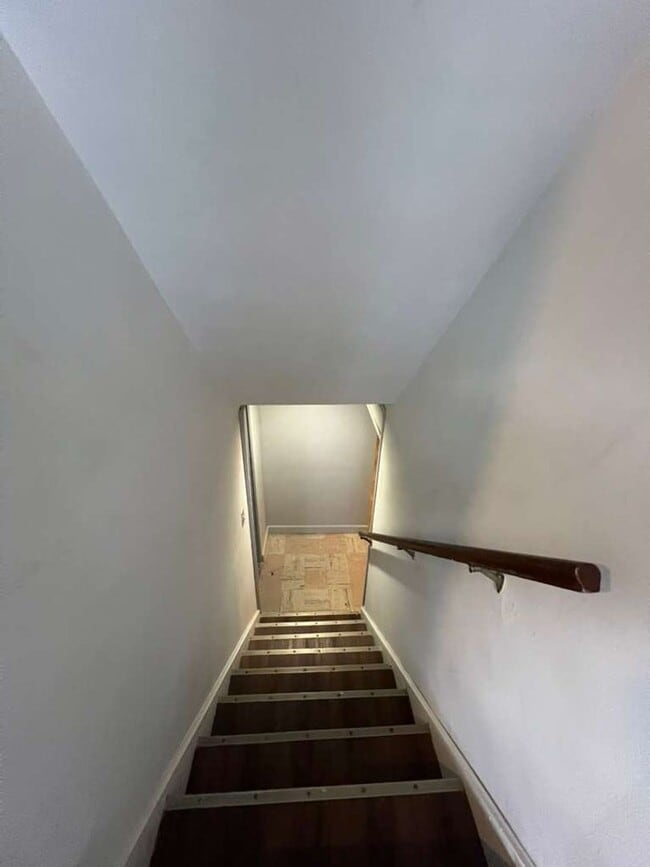 Building Photo - A Single family home with Garage in Garfie...