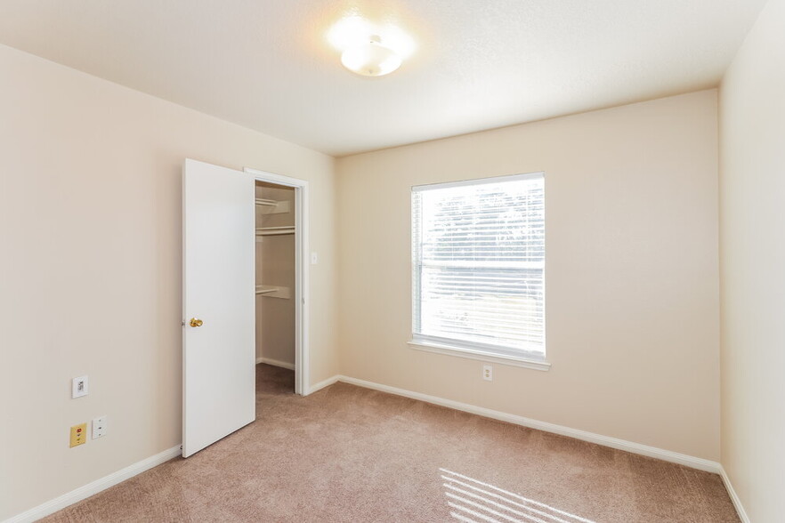 Building Photo - 7931 Brook Trail Cir