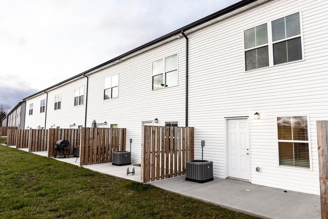 Building Photo - 208 Drayton Dr