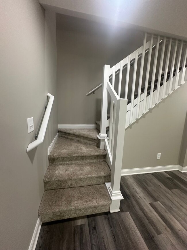 Building Photo - Stylish 2-Bed, 1.5-Bath Condo | Pool, Gym ...