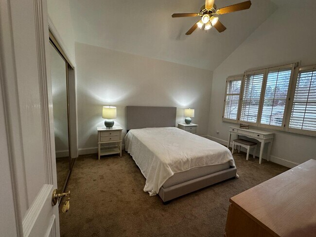 Building Photo - 4824 Longcove Dr