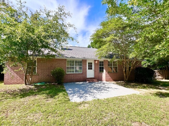 Building Photo - Charming Home - Newly Renovated