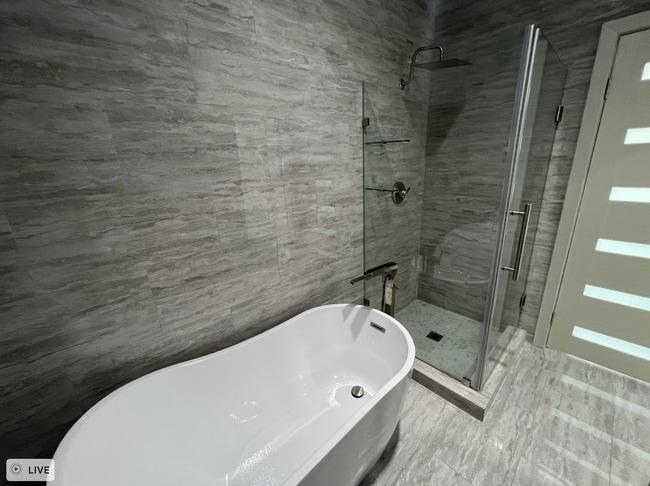 Building Photo - Stunning 3 bedroom, 2 bath Townhouse in Alta Vista Development