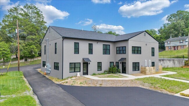 Building Photo - 528 E Cleveland Ave