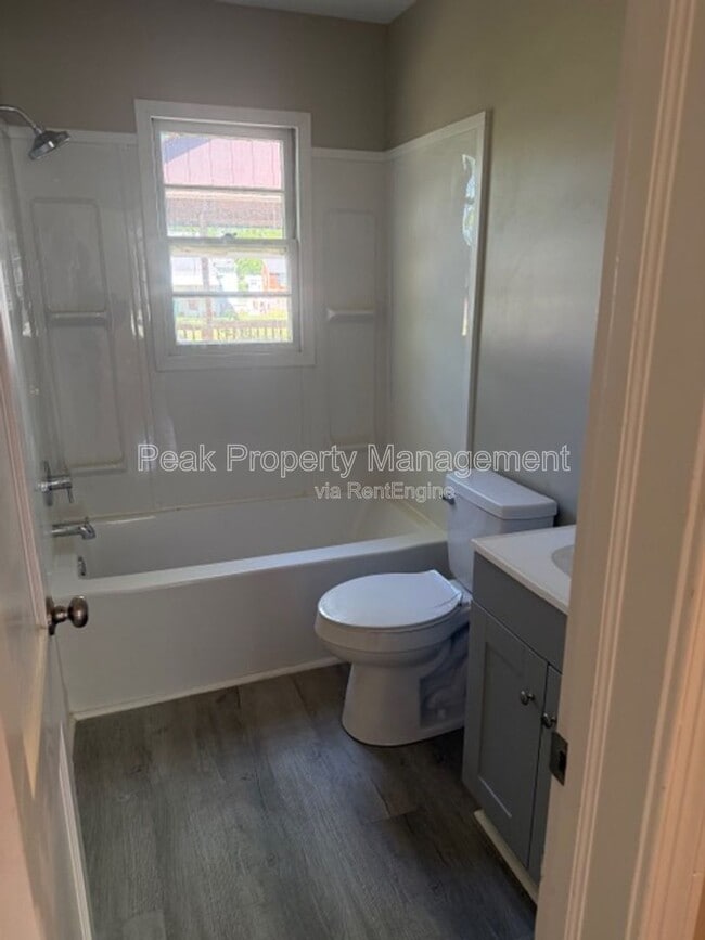 Building Photo - 4815 Oakleys Ln