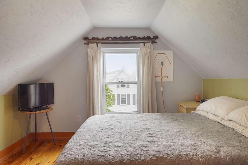 Building Photo - 28 Foch St