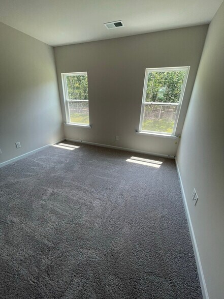 Building Photo - 2937 Parkwest Dr