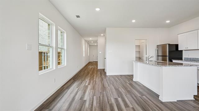 Building Photo - 2112 Prairie Ln