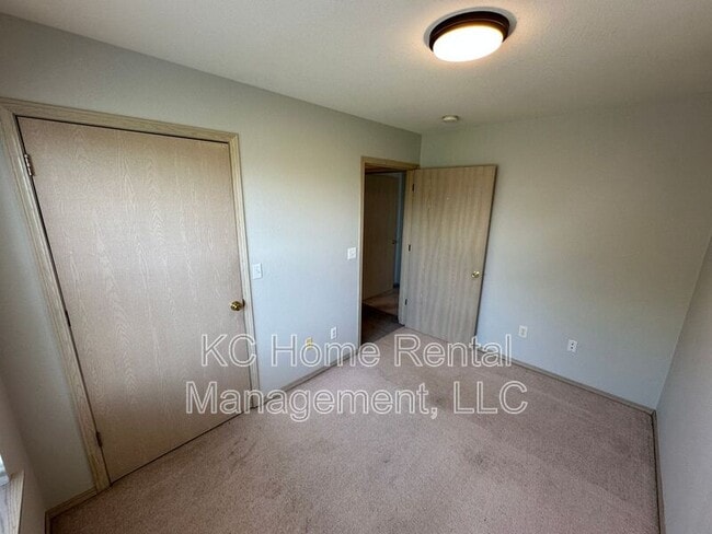 Building Photo - 2128 Highridge Dr