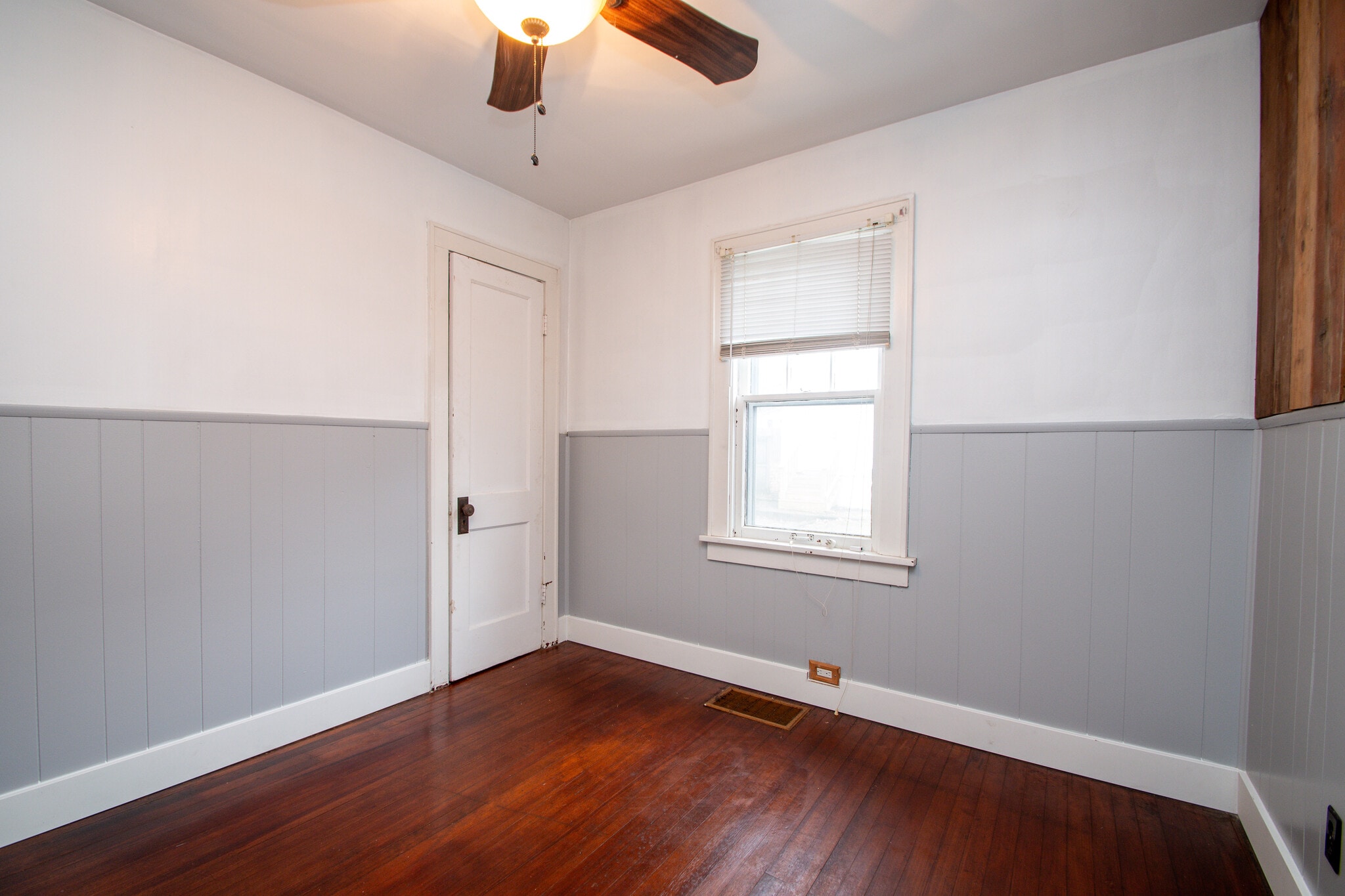 Building Photo - 1127 E Corrington Ave
