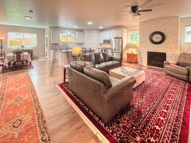 Building Photo - Beautiful South Hill Rancher