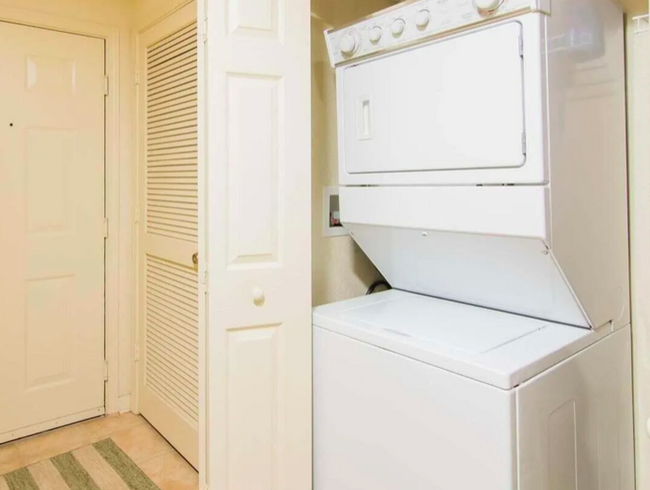 washer/dryer in unit - 425 S Villa San Marco Dr