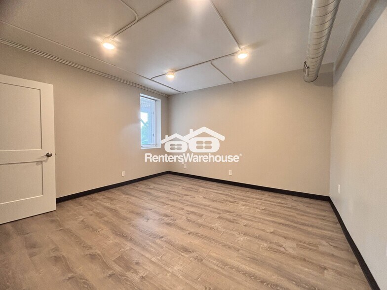 Building Photo - 6633 NW 6th Dr