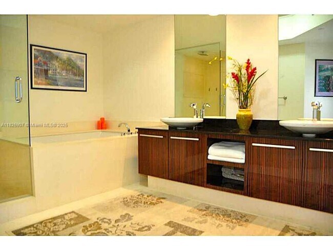Building Photo - 2711 S Ocean Dr