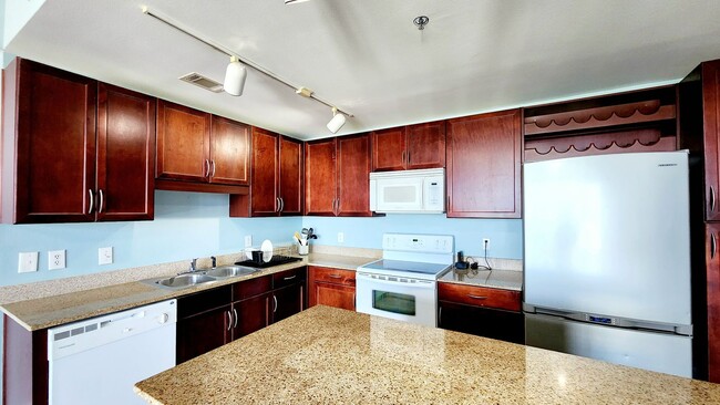 Building Photo - Condo in Laketown Wharf for Rent!