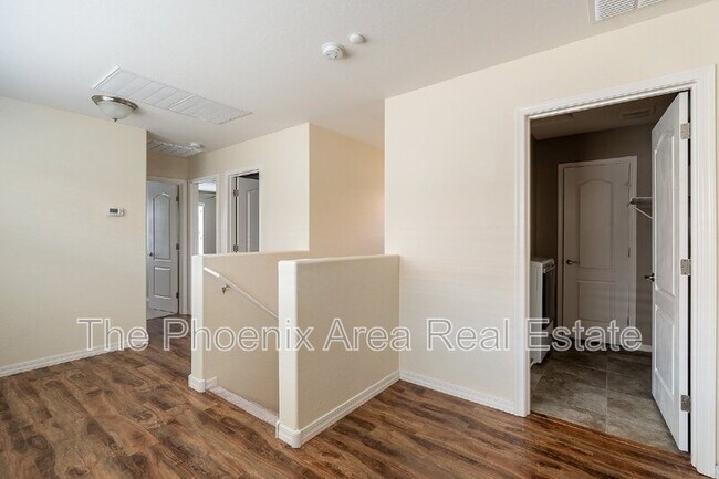 Building Photo - 1055 S Reber Ave