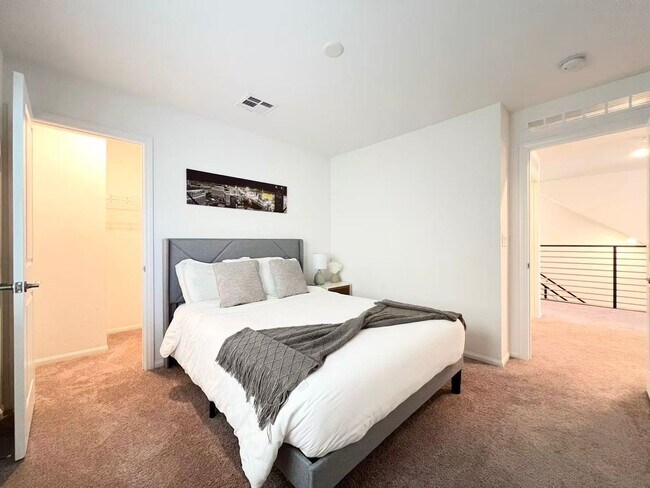 Building Photo - Beautiful 3-story home with 4 bedrooms and 3.5 bathrooms