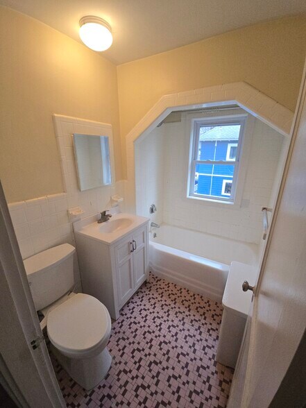 Building Photo - 281 Lowell Ave