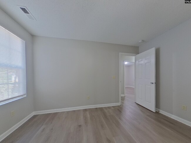 Building Photo - 124 Devonport Dr