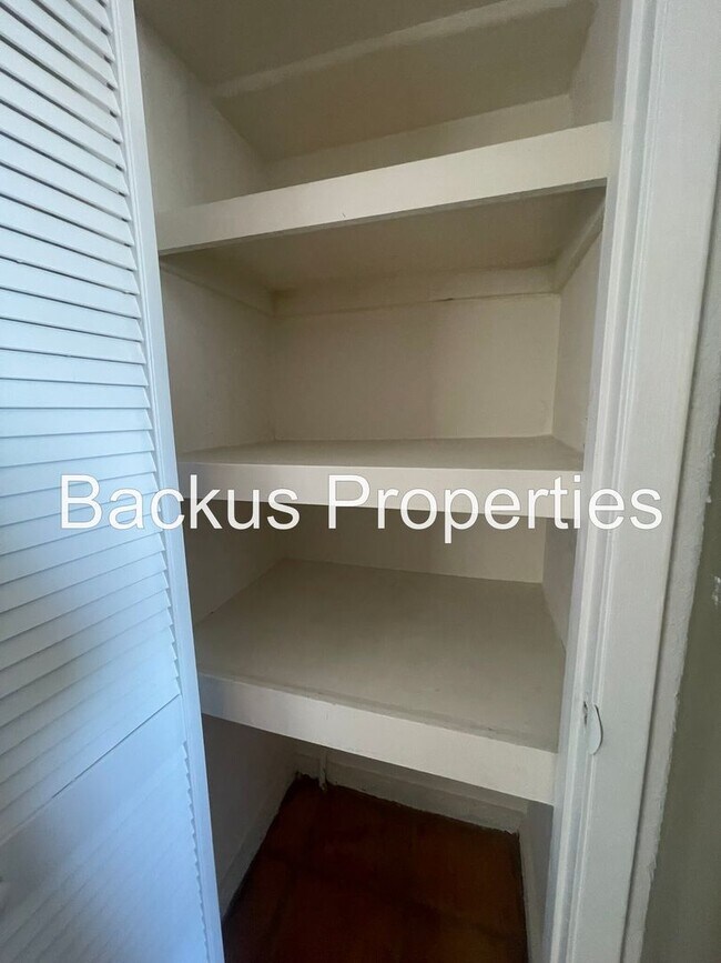 Building Photo - Wonderful partially furnished upper Seaside unit