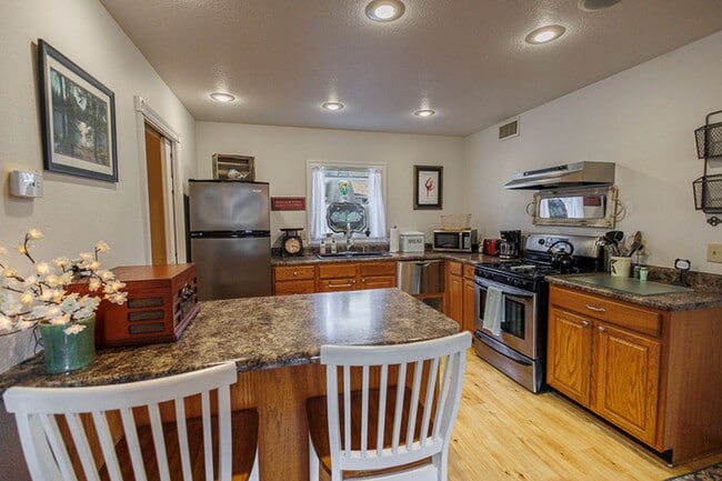 Building Photo - The Nest: Fully Furnished detached Cottage...