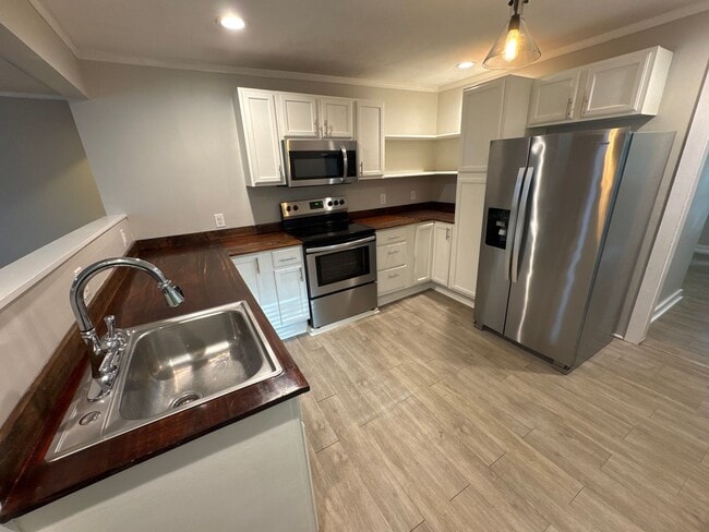 Building Photo - Classic charm meets modern comfort in this updated Madison cottage with a large backyard and conv...
