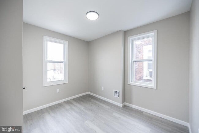 Building Photo - 2265 E Clearfield St