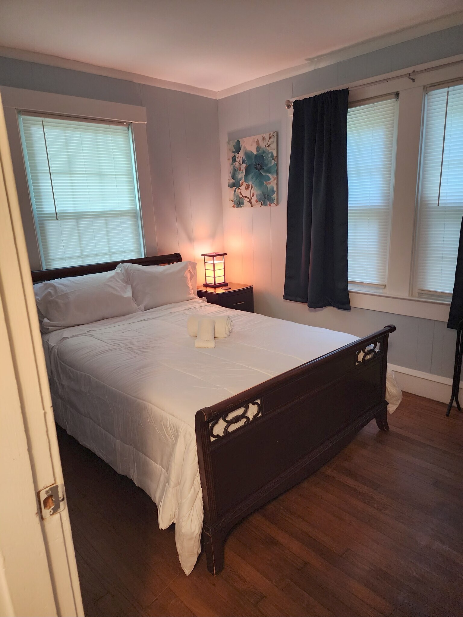 Guest Room - 200 N Fourth St