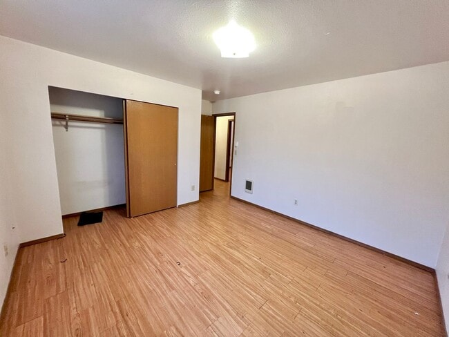 Building Photo - 1007 E 19th Ave