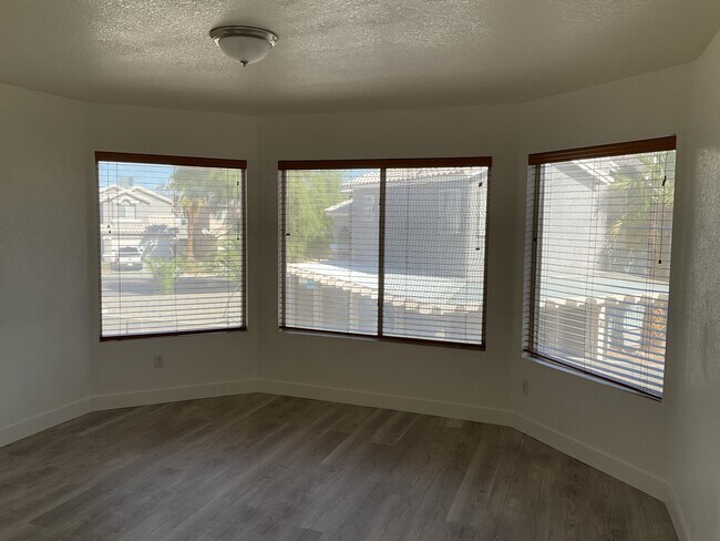 Building Photo - 5726 Roundrock Dr