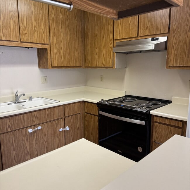 Building Photo - Stonegate living